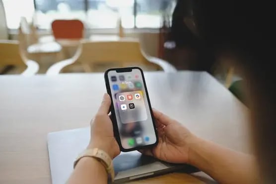 La IA no puede captar la esencia: la estrategia de contenidos 80/20 que impulsa leads y conversiones