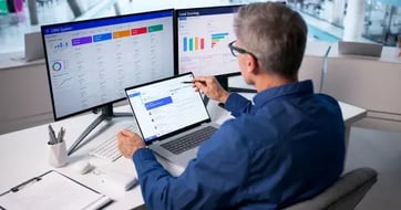 Deja de medirlo todo: céntrate en las métricas de marketing que impulsan los ingresos
