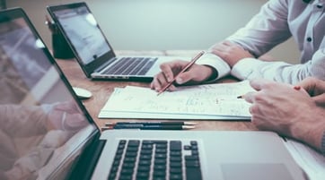 Cómo comunicarse con la IA para crear resúmenes de contenido eficientes en minutos