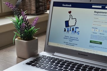 Marketing de redes sociales para empresas: Facebook versus Instagram (y la IA)