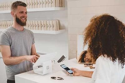Etapa de conversión: cliente comprando